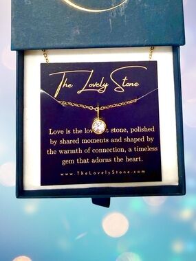 The Lovely Stone Gold Pendant Necklace with Clear Gem